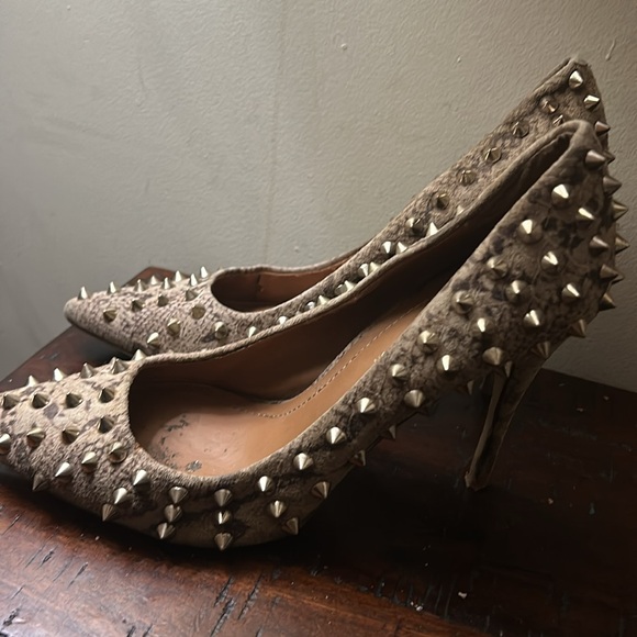 BCBG spiked suede snake skin like high heels size 7.5, 37.5 - Picture 9 of 13